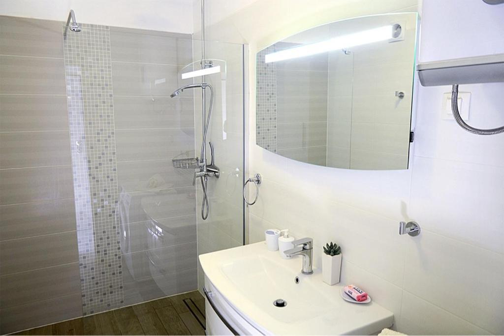 Ferienwohnung Leona Pula Exterior foto