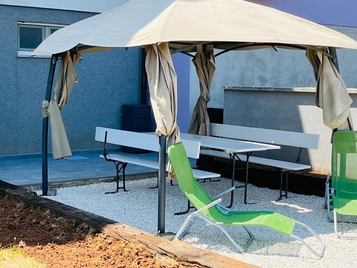Ferienwohnung Leona Pula Exterior foto